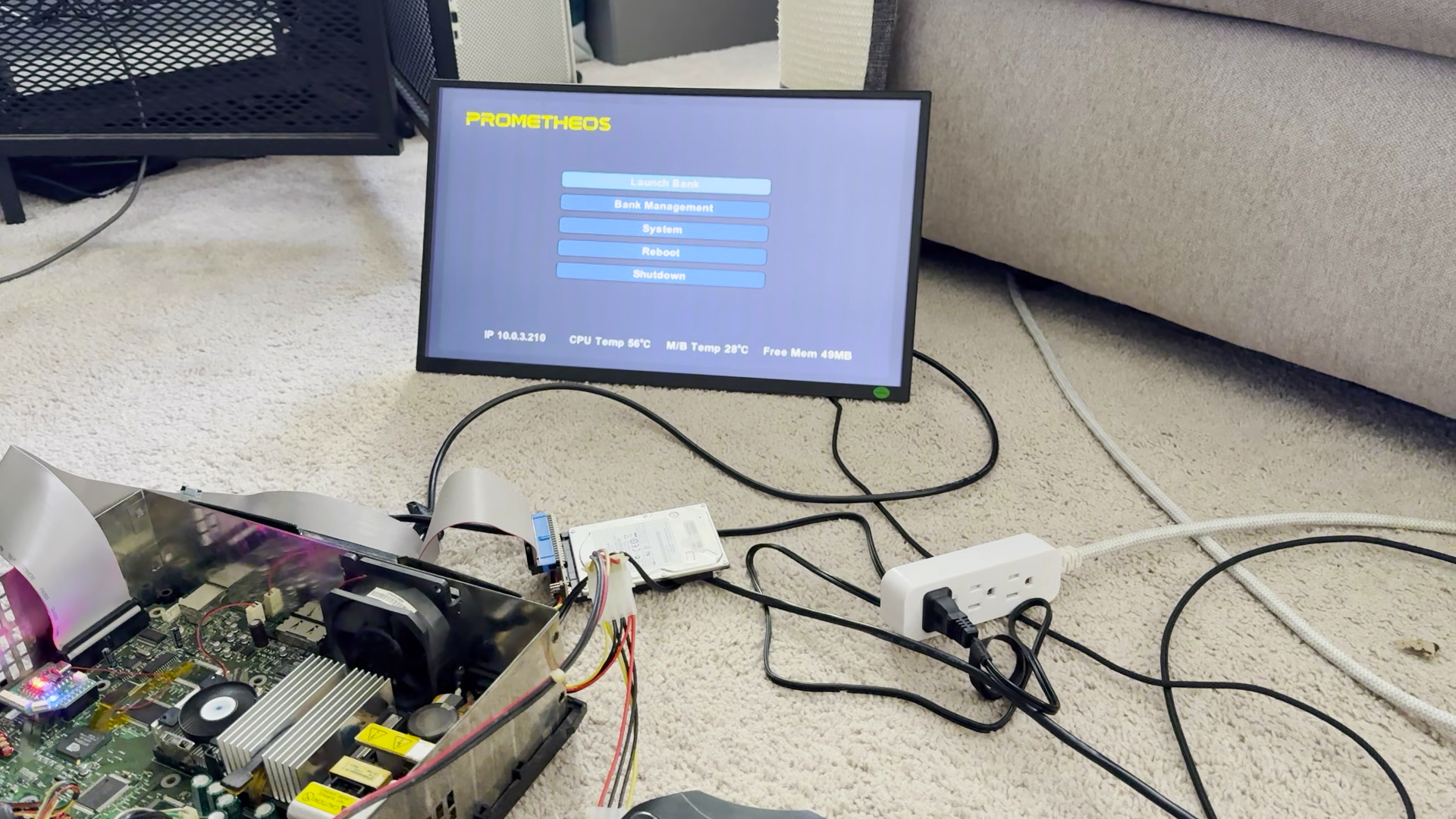 Xbox booted into PrometheOS.